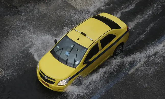 Sem contratar a cobertura ideal, taxista no RJ fica sem indenização após perda total do carro Notícias,Rio de Janeiro