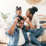 Depois do desemprego, nascimento de um filho é o principal gatilho para brasileiros buscarem proteção financeira, aponta pesquisa da MetLife Notícias,MetLife,Metlife Brasil
