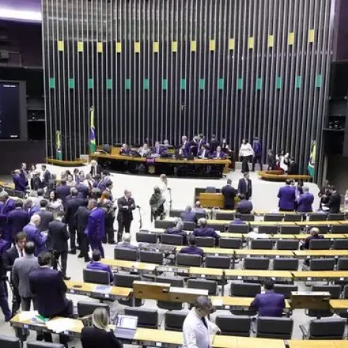 Projeto na Câmara quer tornar obrigatório veículo reserva para terceiro Notícias,Câmara dos Deputados,Câmara
