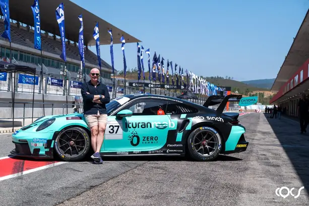 Tecnologia da IturanMob permitirá medir, pela primeira vez, a pegada de carbono dos carros da Porsche Cup Brasil  Notícias,IturanMob