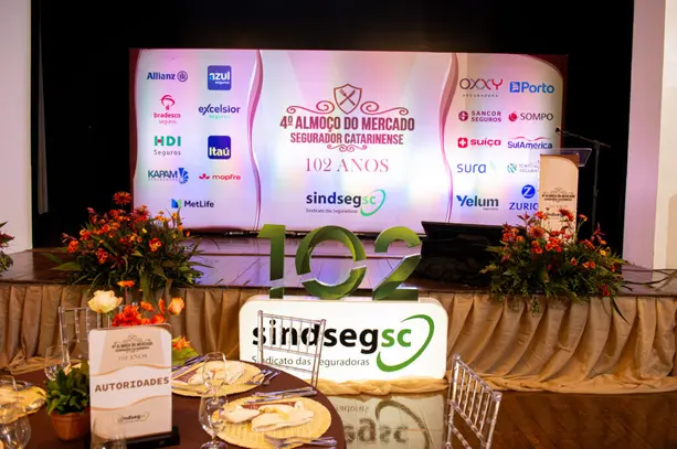 Momentos de conexões marcam o 4º Almoço do Mercado Segurador Catarinense e dos 102 anos do SindsegSC Instituições,4º Almoço do Mercado Segurador Catarinense,Blumenau,Corretor de Seguros,Fórmula 1,Mercado de Seguros,Santa Catarina,seguro,Seguros,Setor de Seguros