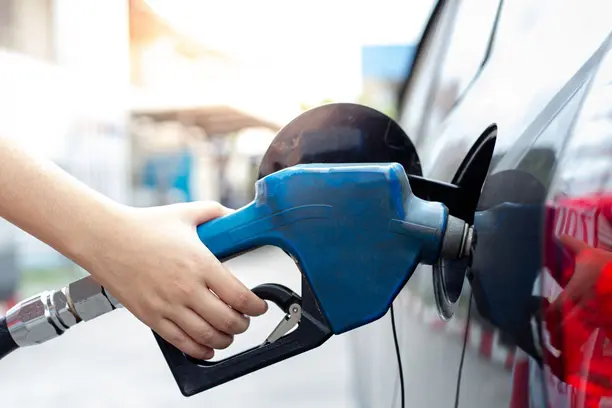 Gasolina com mais etanol pode elevar demanda por assistência e colocar seguros de automóveis em alerta Notícias,Fenacor,gasolina