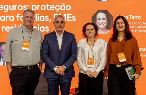 Seguro precisa acompanhar mudanças da sociedade para ampliar proteção para famílias, PMEs e residências Seguros Gerais,3º Fórum IRB,3º Fórum IRB(P&D),Cláudia Prates,cnseg,do Ministério da Fazenda,IRB,IRB Re,IRB(Seg) Vida,Luisa Terra,Mercado de Seguros,Nuno David,seguro,Seguros,Setor de Seguros,sociedade,tecnologia